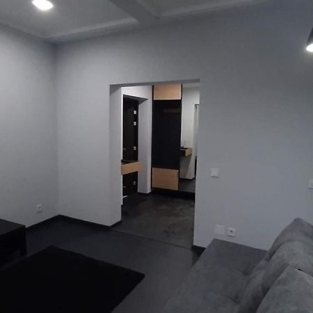 Modern Apartment In The Center Of Town Кишинёв Экстерьер фото